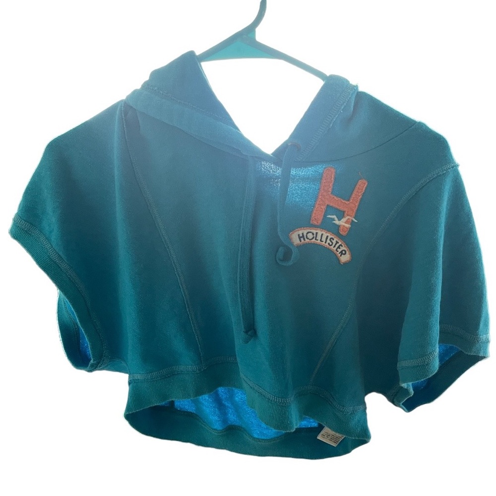 Blue Hollister crop top short sleeve with hood